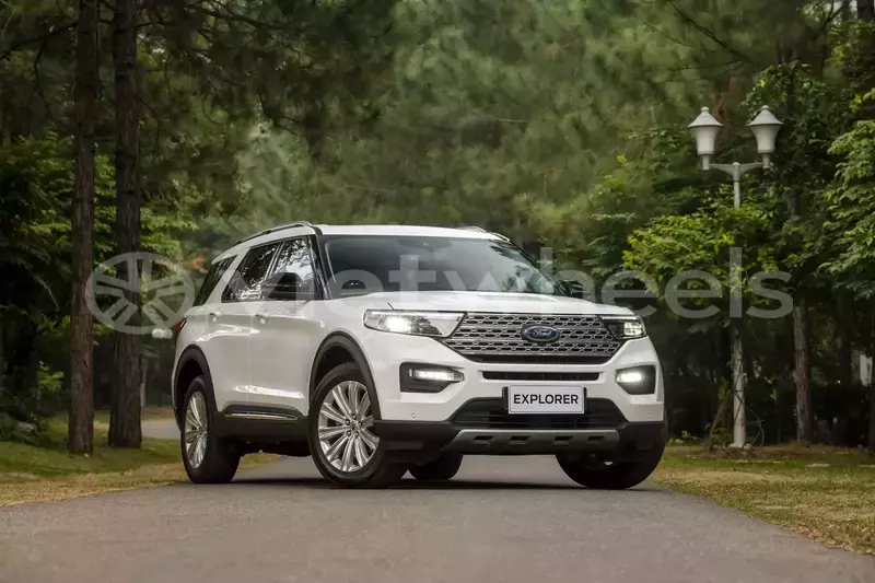 Big with watermark ford explorer hanoi saigon 46191
