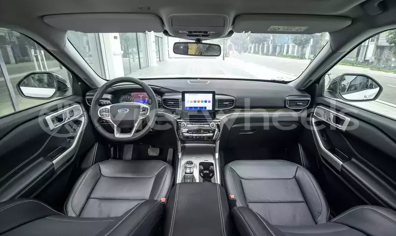 Big with watermark ford explorer hanoi saigon 46191