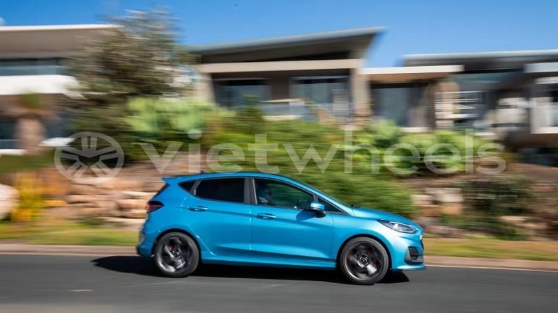 Big with watermark ford fiesta hanoi saigon 46193