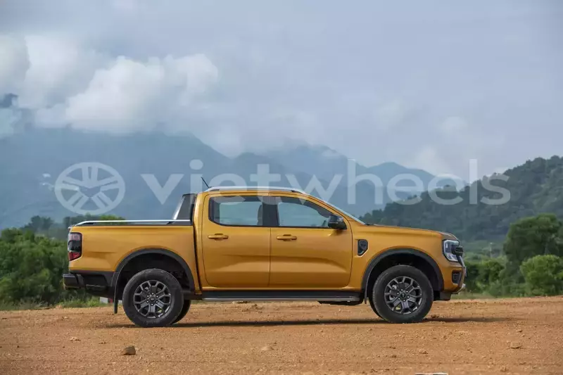 Big with watermark ford ranger hanoi saigon 46201