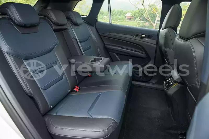 Big with watermark ford territory hanoi saigon 46211