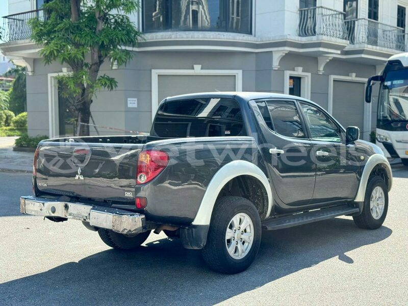 Big with watermark mitsubishi triton hue a luoi 1 46215