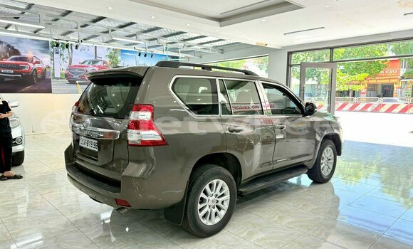 Mua Đã sử dụng Toyota Land Cruiser Prado Xe ô tô Mua Đã sử dụng Toyota Land Cruiser Prado Xe ô tô