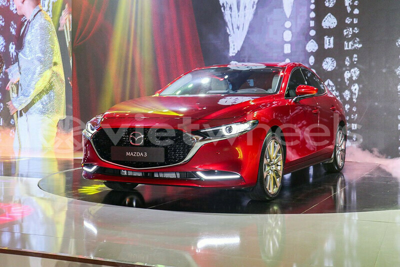 Big with watermark mazda 3 luxury hanoi saigon 46348