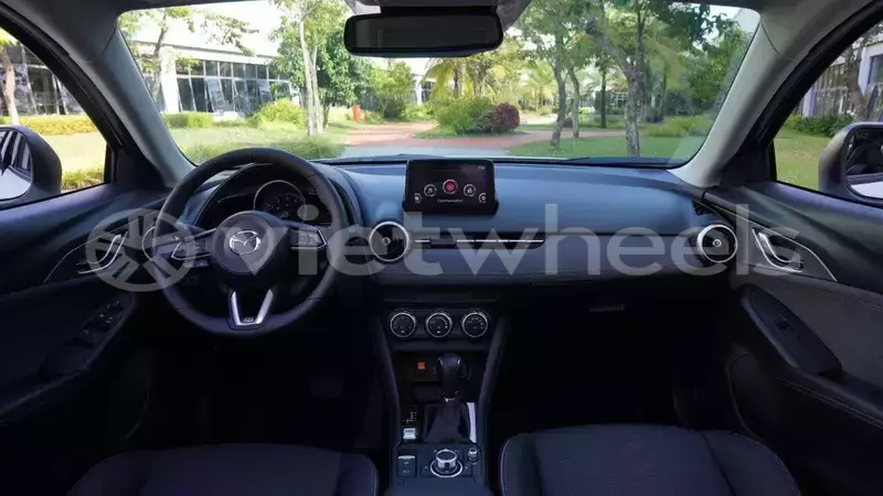 Big with watermark mazda cx3 hanoi saigon 46377