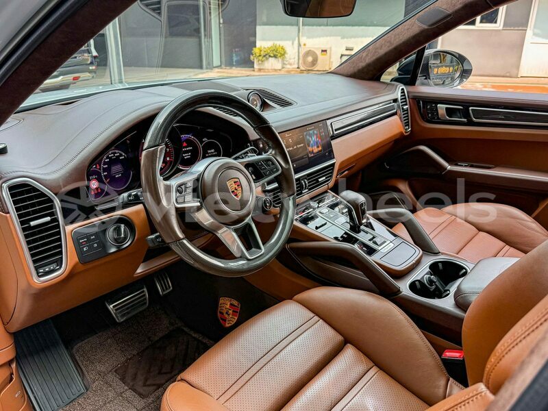 Big with watermark porsche cayene hue a luoi 5 46394