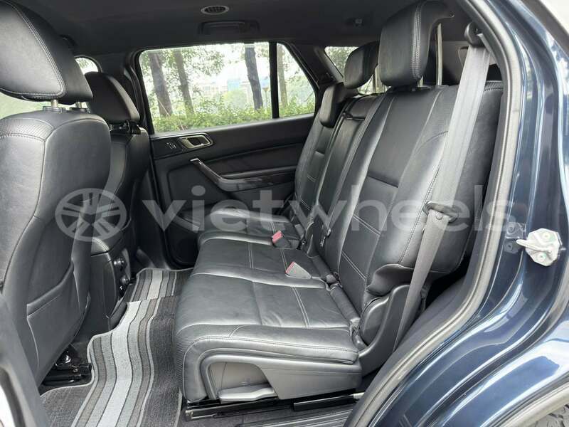 Big with watermark ford everest hung yen a sao 46453