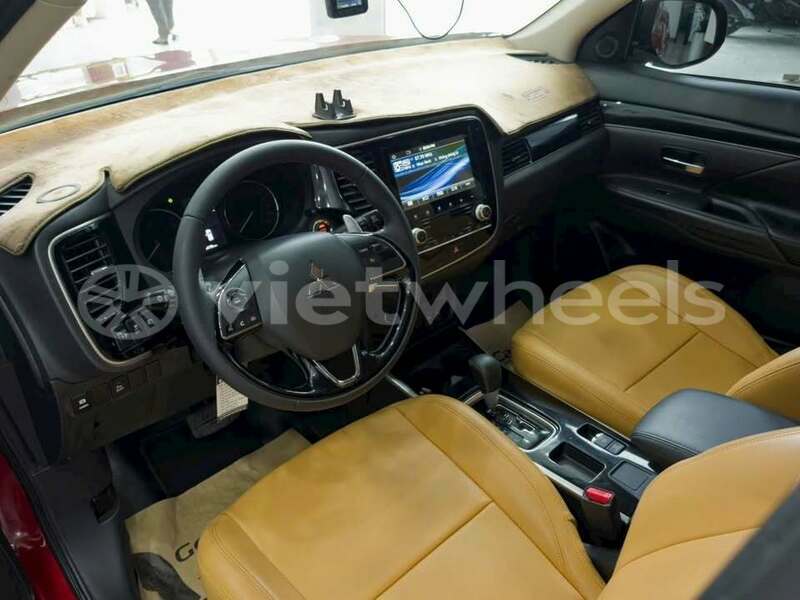 Big with watermark mitsubishi outlander quang tri a doi 46541
