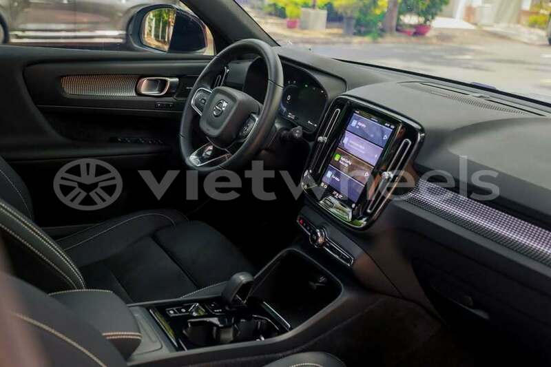 Big with watermark volvo xc40 hue an cuu 46610