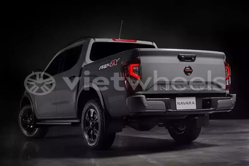 Big with watermark nissan navara hanoi saigon 46617