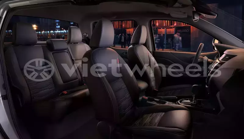 Big with watermark nissan navara hanoi saigon 46618
