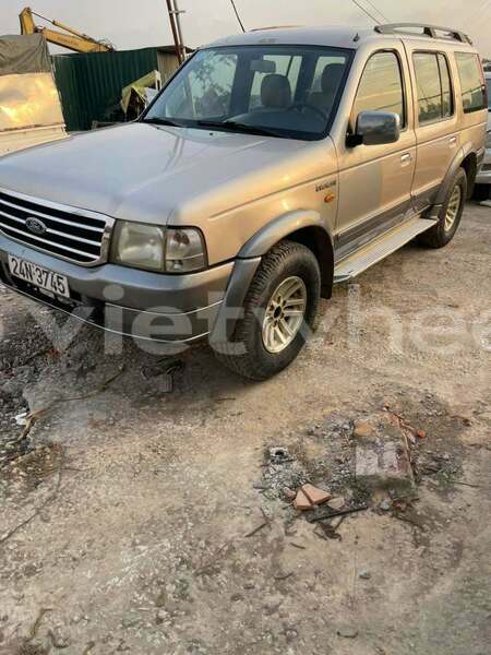 Big with watermark ford everest hung yen a sao 46636