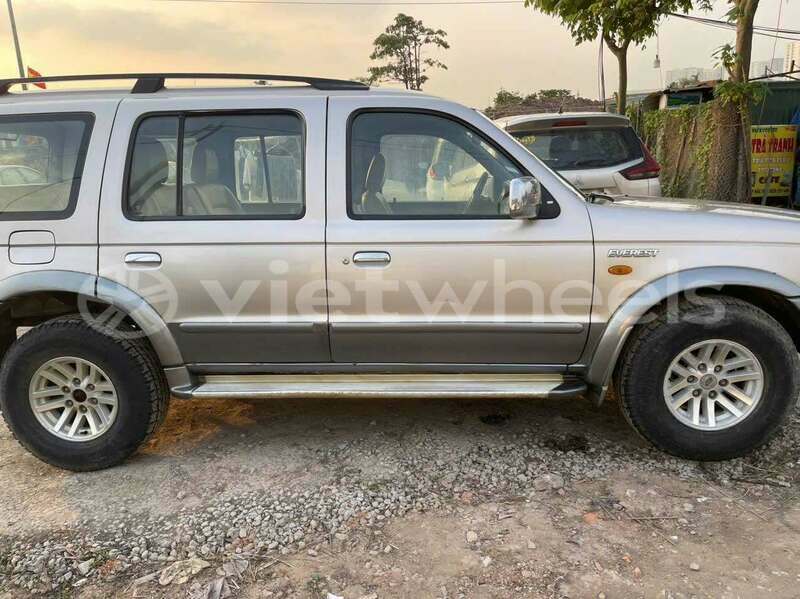 Big with watermark ford everest hung yen a sao 46636