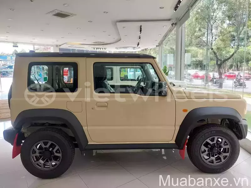 Big with watermark suzuki jimny hanoi saigon 46668