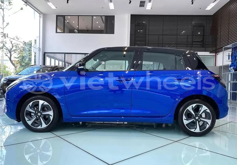 Big with watermark suzuki swift hanoi saigon 46669