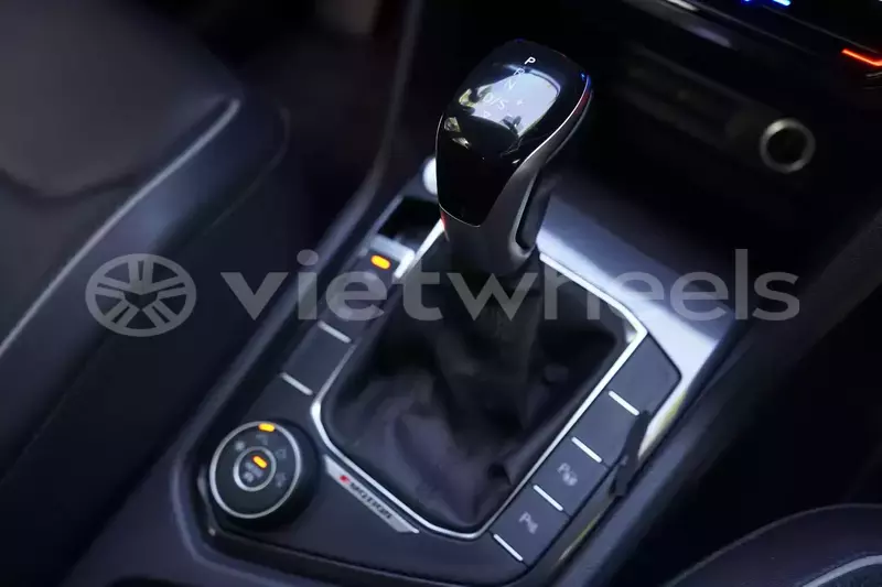 Big with watermark volkswagen tiguan hanoi saigon 46694