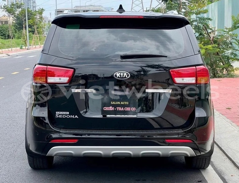 Big with watermark kia sedona hanoi saigon 46719