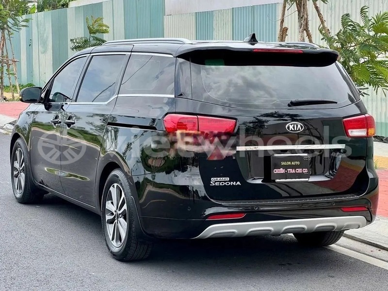 Big with watermark kia sedona hanoi saigon 46719