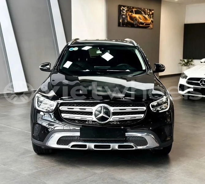Big with watermark mercedes glc 200 hanoi saigon 46722