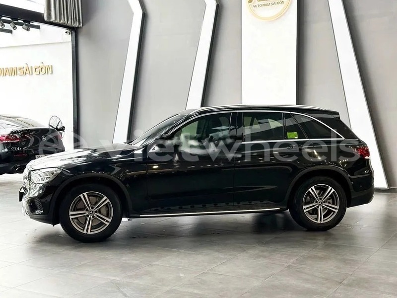 Big with watermark mercedes glc 200 hanoi saigon 46722