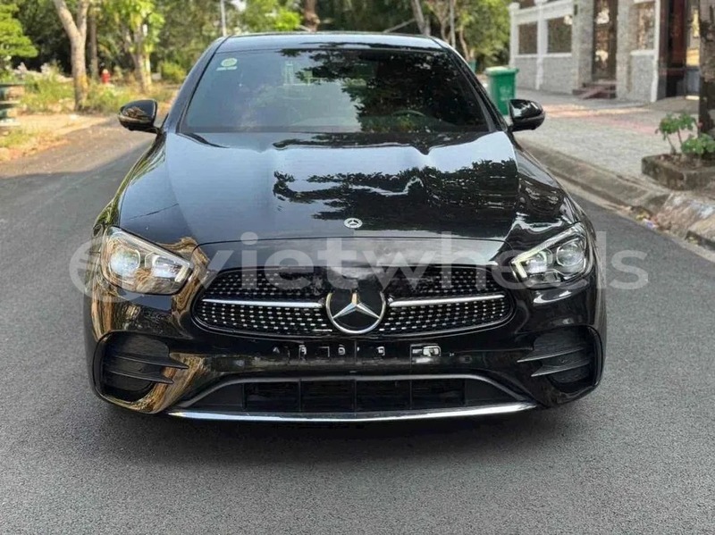 Big with watermark mercedes e300 hanoi saigon 46726