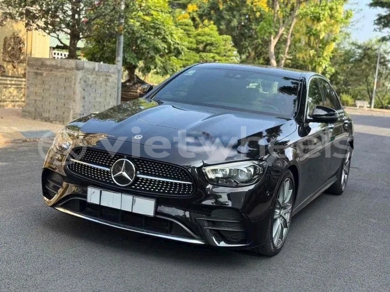 Big with watermark mercedes e300 hanoi saigon 46726