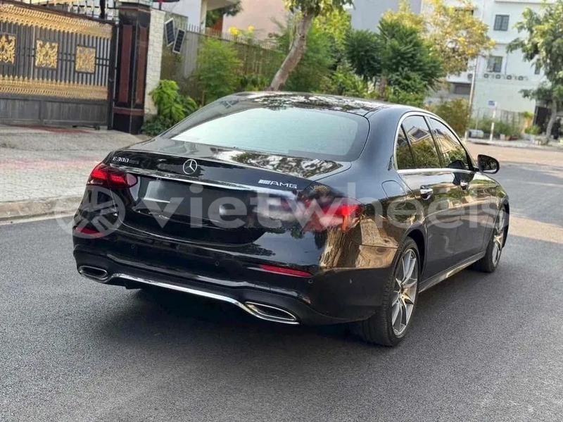 Big with watermark mercedes e300 hanoi saigon 46726
