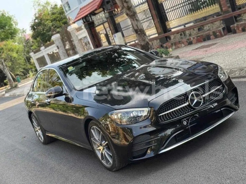 Big with watermark mercedes e300 hanoi saigon 46726