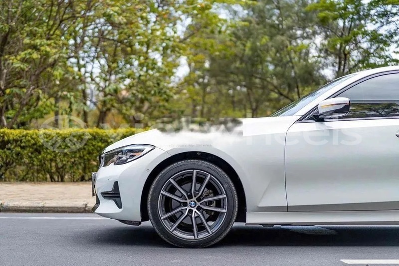 Big with watermark bmw 320i hanoi saigon 46748