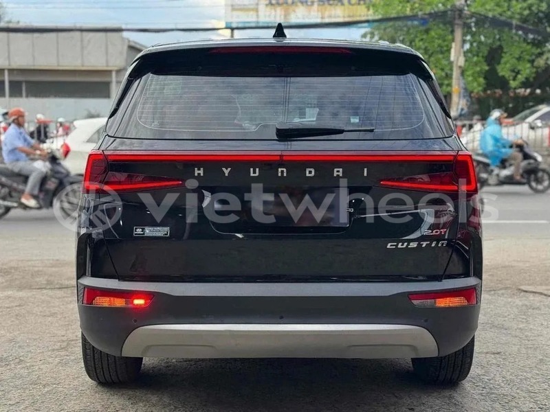 Big with watermark hyundai custin hanoi saigon 46771