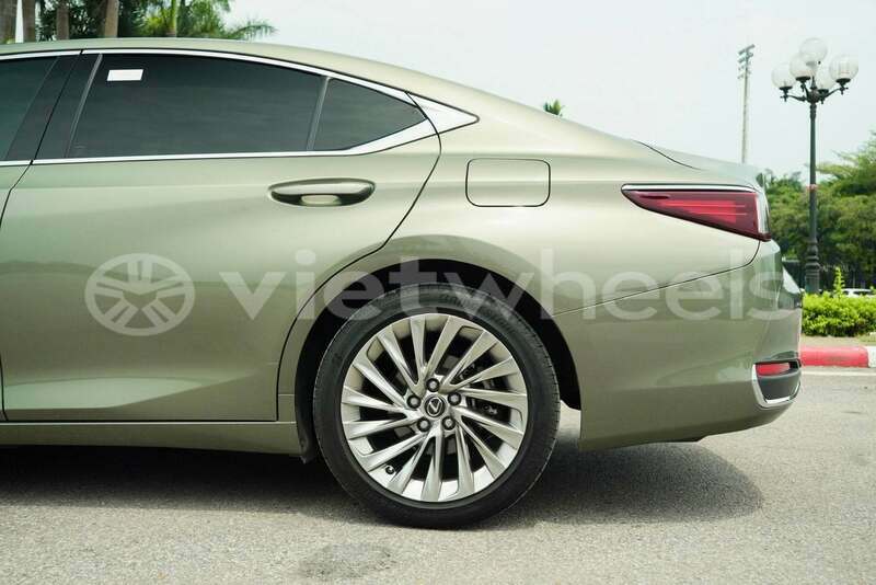 Big with watermark lexus es hue a luoi 4 46788