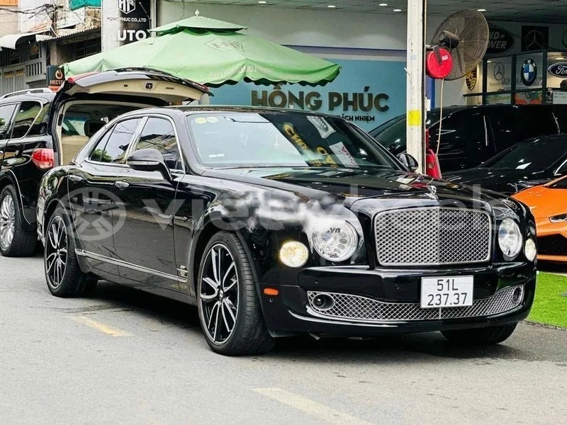 Big with watermark bentley mulsanne hanoi saigon 46892