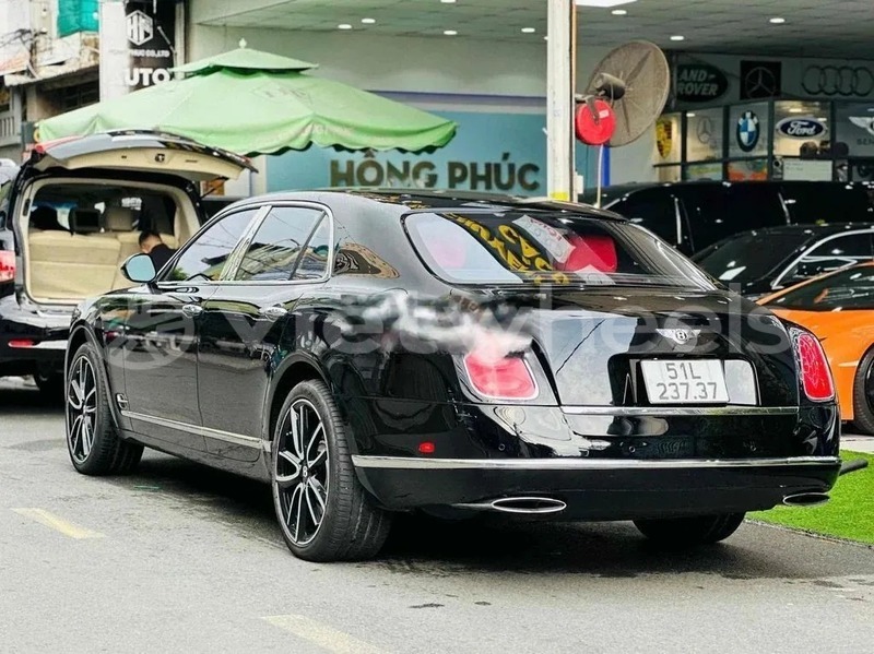 Big with watermark bentley mulsanne hanoi saigon 46892