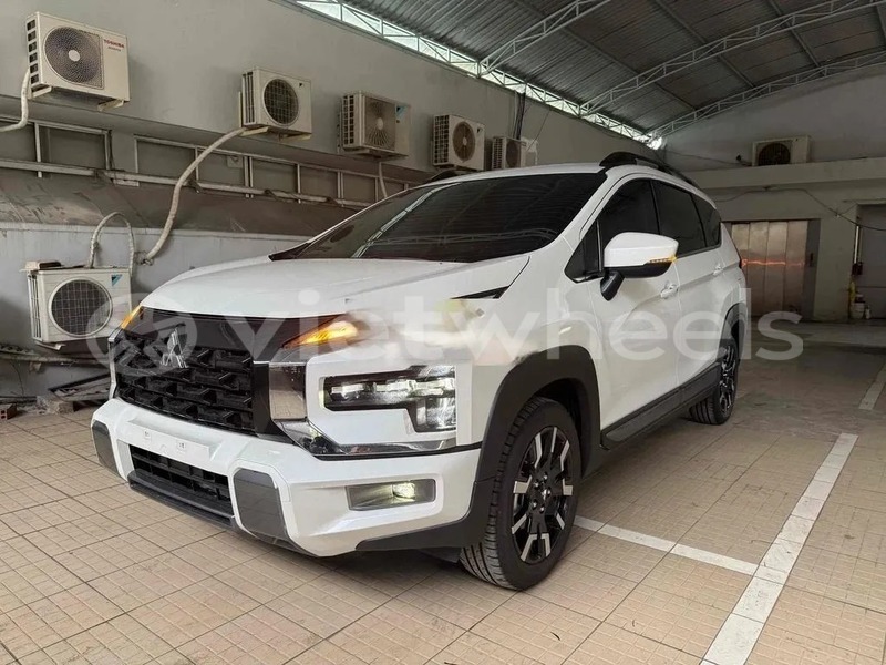 Big with watermark mitsubishi xpander cross hanoi saigon 46920