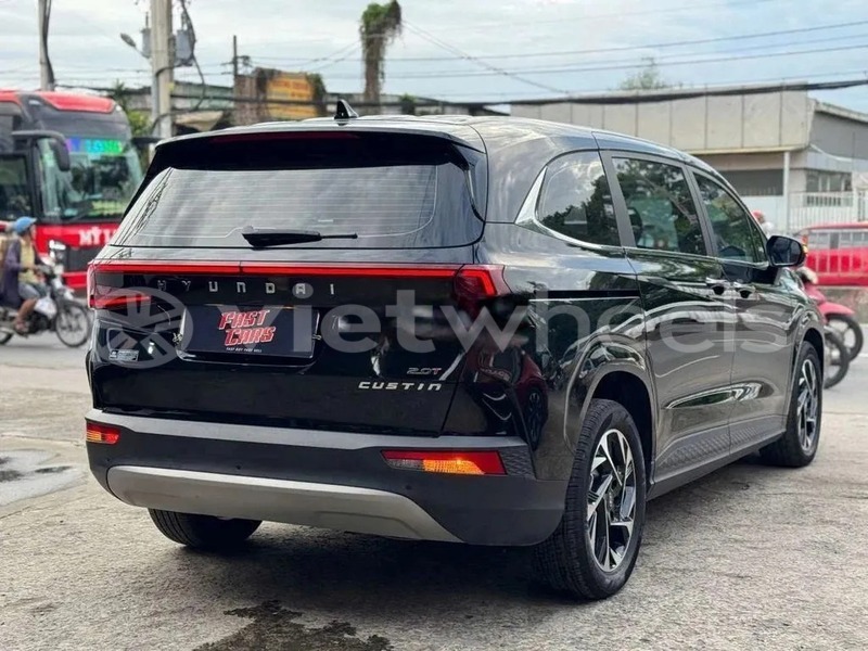 Big with watermark hyundai custin hanoi saigon 46921