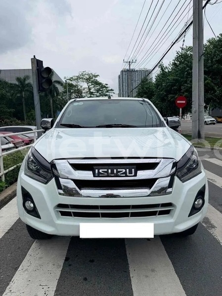 Big with watermark isuzu d max hanoi saigon 46927