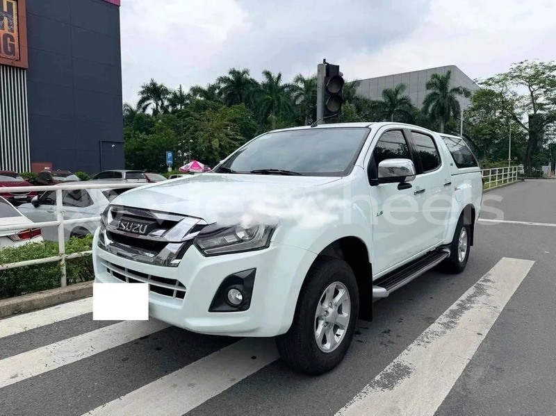 Big with watermark isuzu d max hanoi saigon 46927