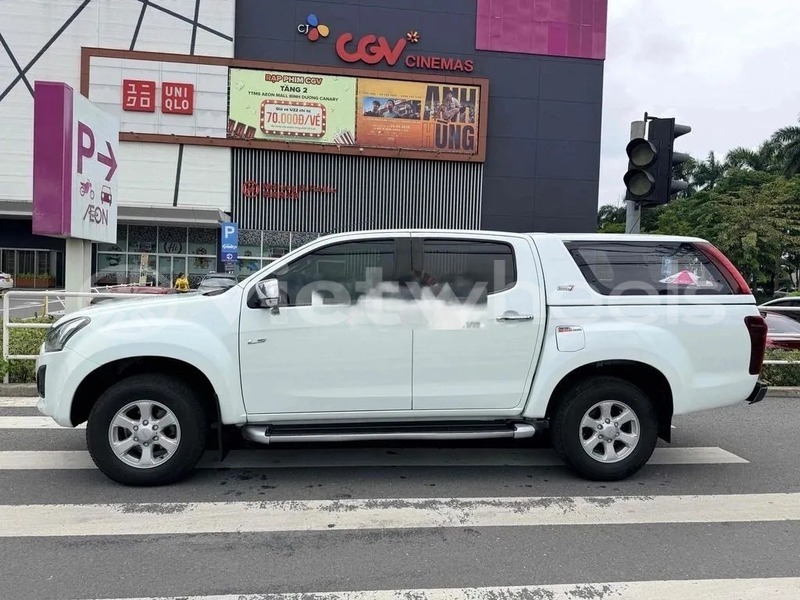 Big with watermark isuzu d max hanoi saigon 46927