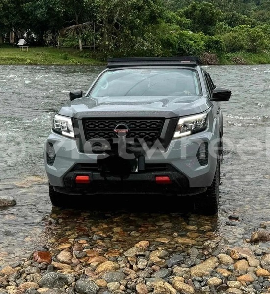 Big with watermark nissan navara hanoi saigon 46946