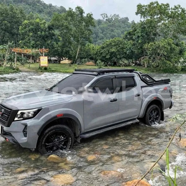 Big with watermark nissan navara hanoi saigon 46946