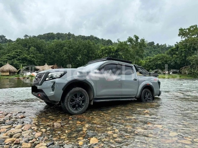 Big with watermark nissan navara hanoi saigon 46946