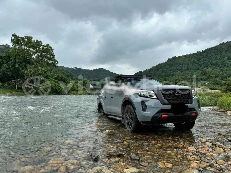 Big with watermark nissan navara hanoi saigon 46946