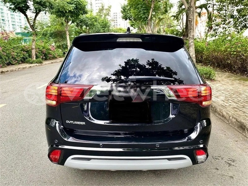 Big with watermark mitsubishi outlander hanoi saigon 46981