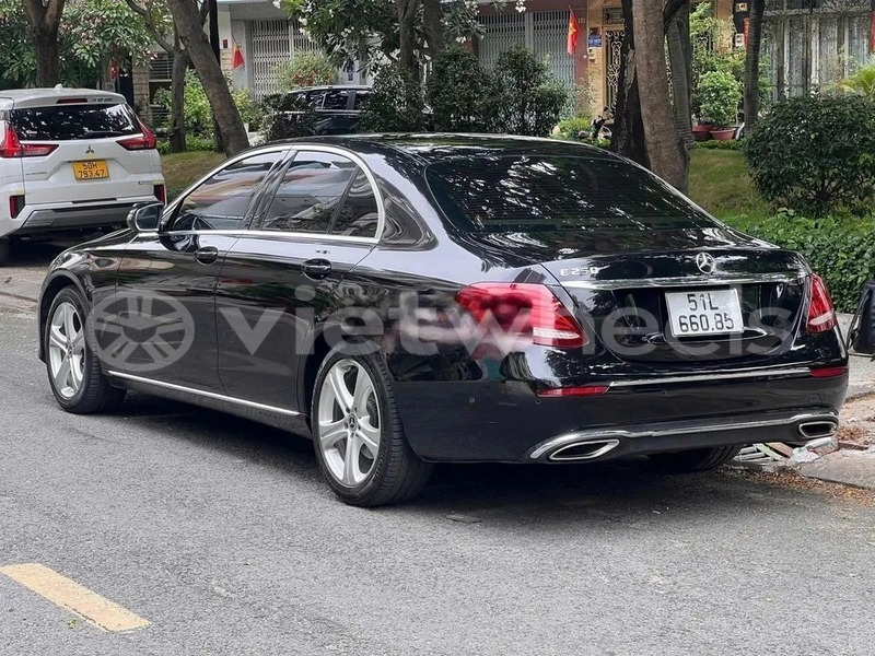 Big with watermark mercedes e250 hanoi saigon 46991