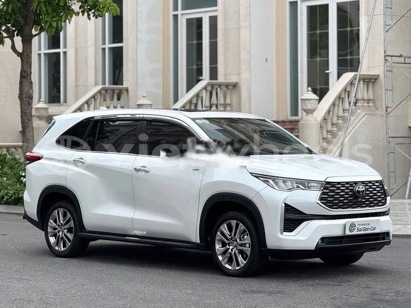 Big with watermark toyota innova cross hanoi saigon 47000