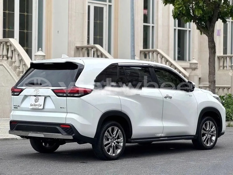 Big with watermark toyota innova cross hanoi saigon 47000
