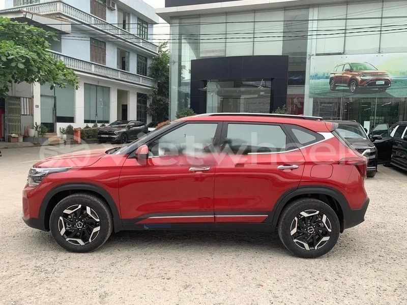 Big with watermark kia seltos hanoi saigon 47005
