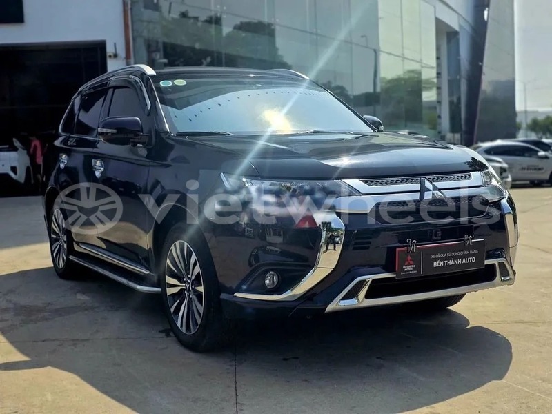 Big with watermark mitsubishi outlander hanoi saigon 47009