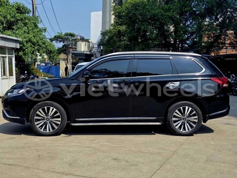 Big with watermark mitsubishi outlander hanoi saigon 47009