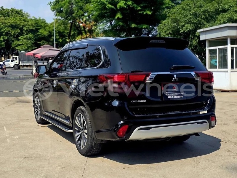 Big with watermark mitsubishi outlander hanoi saigon 47009